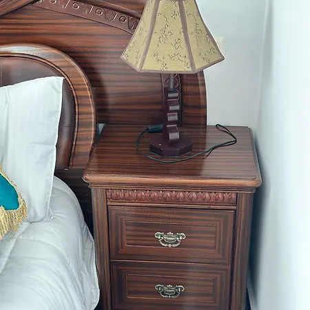 Sheshi Apartment *
