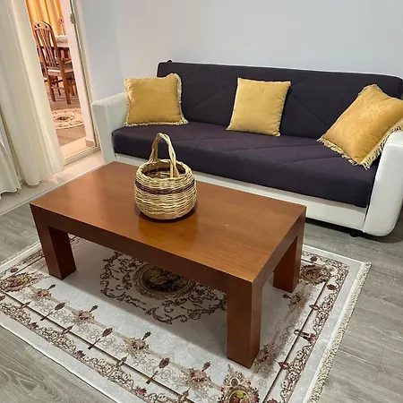 Sheshi Apartment