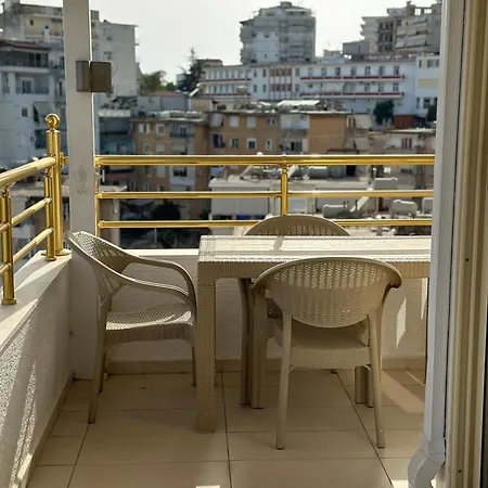 Sheshi Apartment *